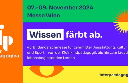 Werbebanner für die Bildungsfachmesse 'Interpädagogica 2024' in Wien. Das Bild ist in bunten Farben gestaltet: links ein orangefarbener Bereich mit dem Logo der Messe und dem Schriftzug 'interpädagogica'. Rechts sind grüne, violette und gelbe Farbbereiche zu sehen. Oben steht das Datum der Veranstaltung, '07.–09. November 2024', und der Veranstaltungsort 'Messe Wien'. In der Mitte steht der Slogan 'Wissen färbt ab.' Darunter wird die Veranstaltung als '45. Bildungsfachmesse für Lehrmittel, Ausstattung, Kultur und Sport – von der Kleinkindpädagogik bis hin zum kreativen, lebensbegleitenden Lernen' beschrieben. Die Webseite 'interpaedagogica.at' ist unten rechts angegeben.